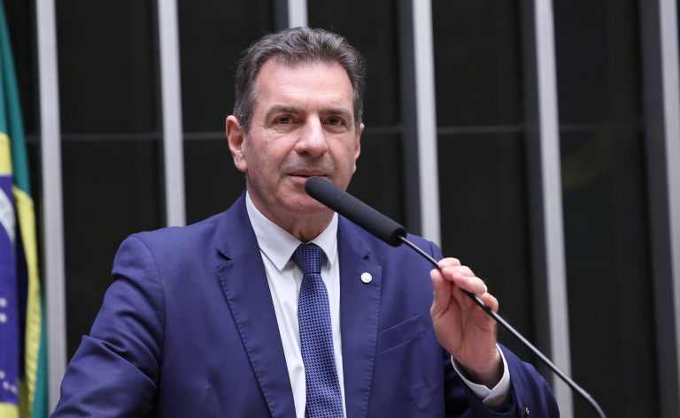 Projeto fixa em R$ 2,50 o preço mínimo do litro de leite pago ao produtor