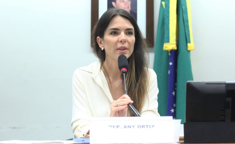Comissão aprova modelo de regulação da concorrência entre plataformas digitais
