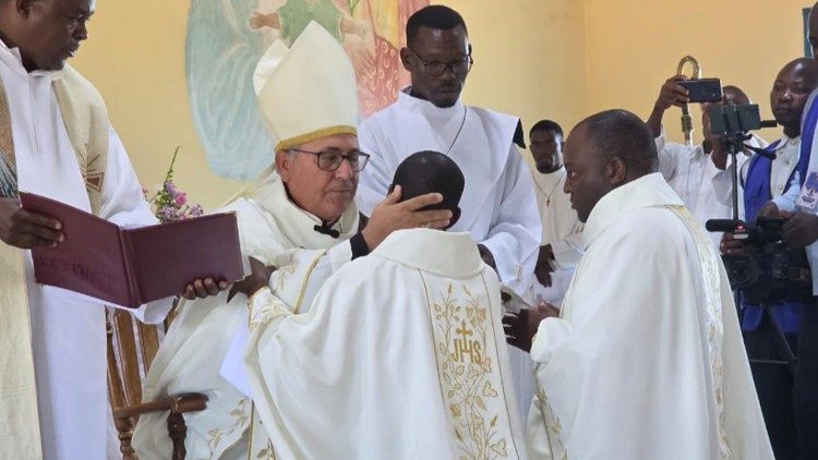 D. Alberto Vera - A Igreja precisa de sacerdotes santos