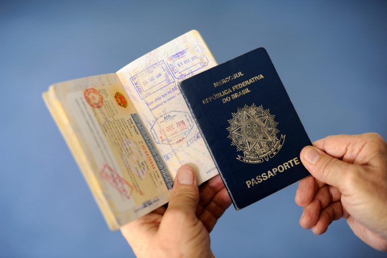 Comissão debate direito de migrar e proteção a brasileiros no exterior; participe