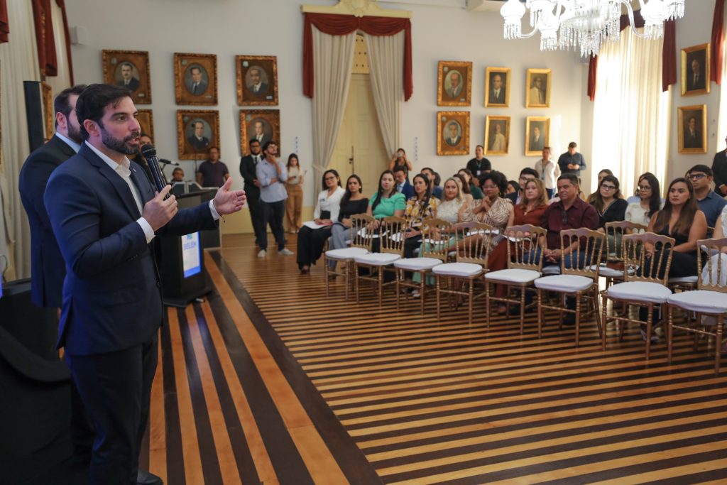Novos servidores assumem cargos na Prefeitura de Belém