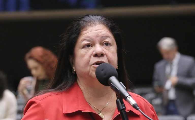 Projeto aumenta penas para crimes contra profissionais de saúde