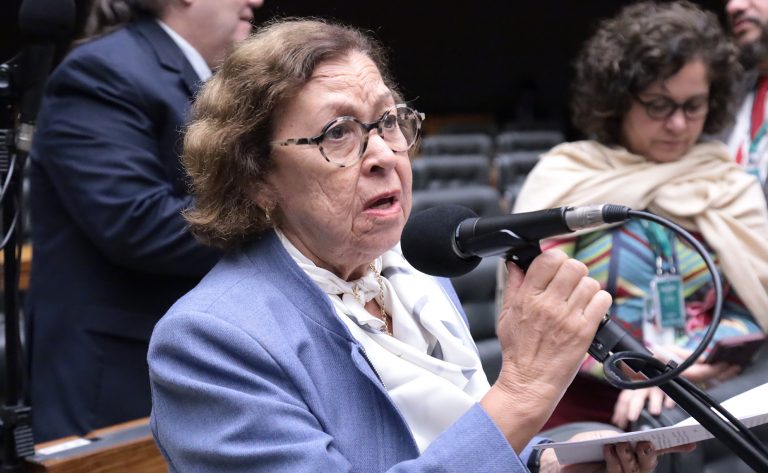 Comissão aprova canais de atendimento 24 horas para mulheres vítimas de violência