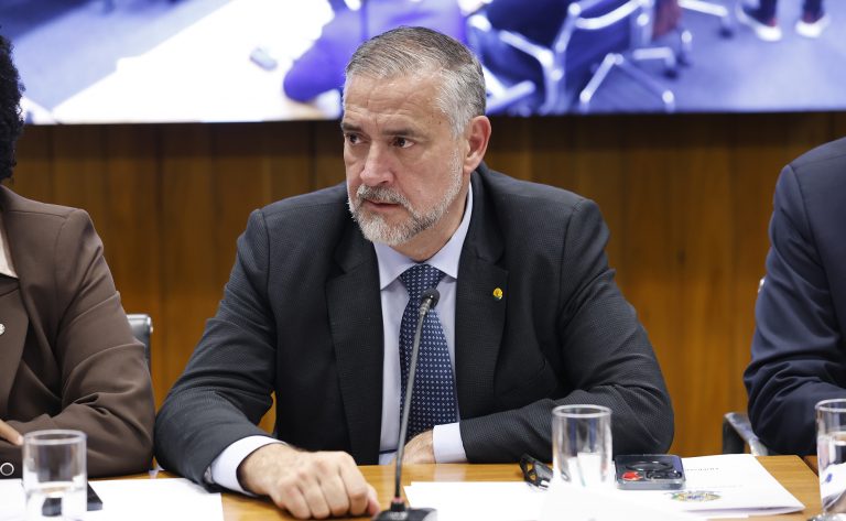 Líder do governo mantém posição contrária à ampliação do projeto de renegociação de dívida rural