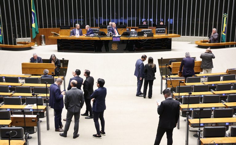 Deputados analisam MP que destina R$ 1,3 bi para municípios atingidos por fortes chuvas; acompanhe