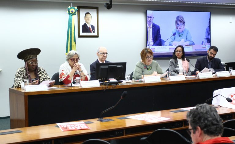 Ativistas criticam deportações em massa dos EUA e pedem medidas de acolhimento de migrantes no Brasil