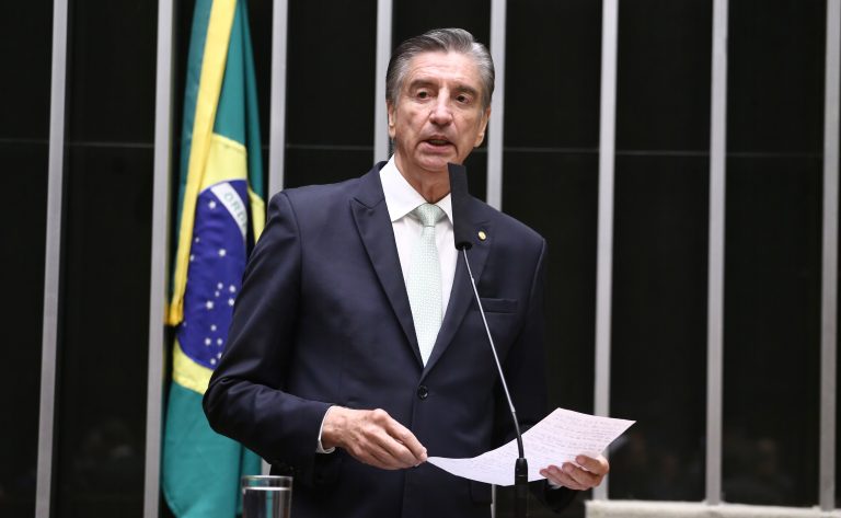Comissão aprova ações de conscientização contra a adultização infantil