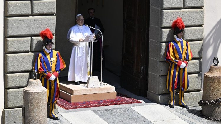 Papa: que os ventos da guerra não apaguem a chama da esperança e da paz