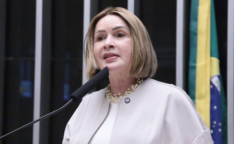 Comissão aprova campanha nacional para incentivar inclusão de pessoas com deficiência nas escolas
