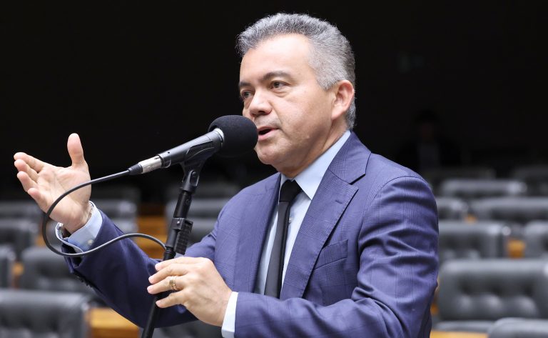 Comissão aprova prazo de cinco dias para cartórios comunicarem registros sem nome do pai